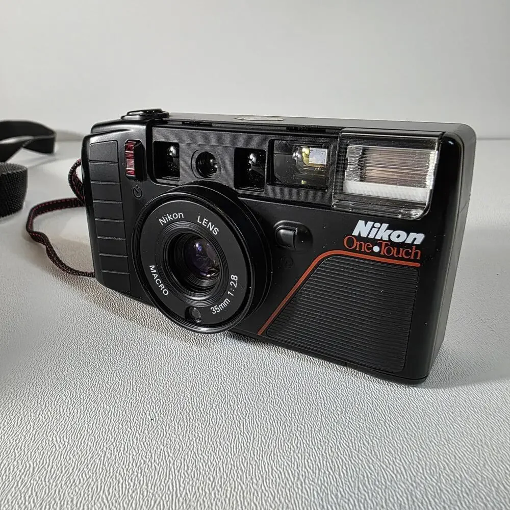Nikon One Touch Point & Shoot 35 mm Film Camera 1:2.8 Flash W/Case Tested